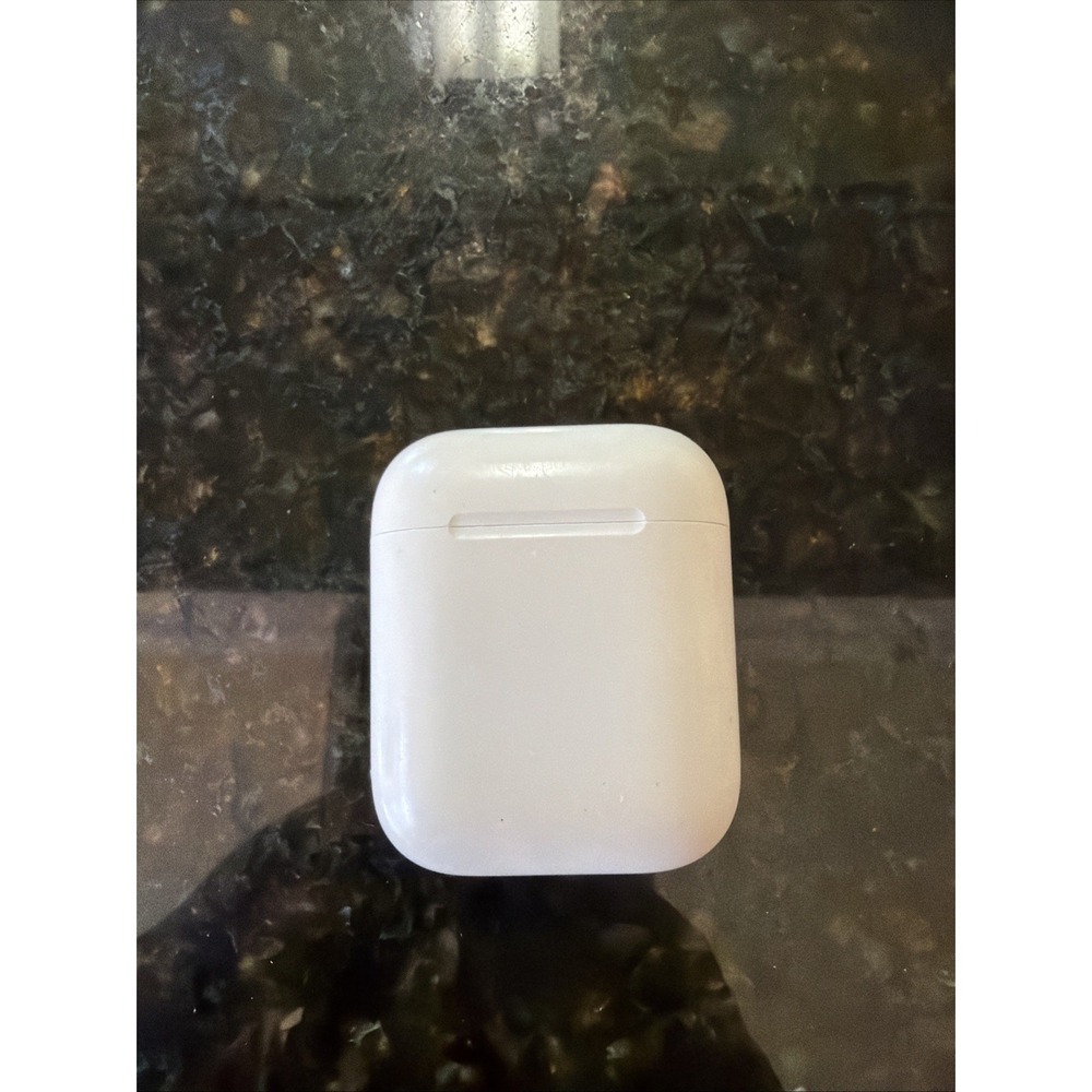 apple airpods 2nd generation w/charging Case READ For Parts Only White